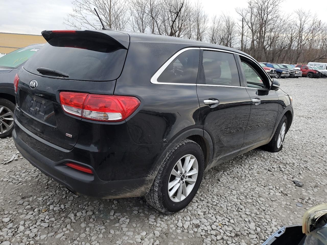 2016 Kia Sorento - Image 3