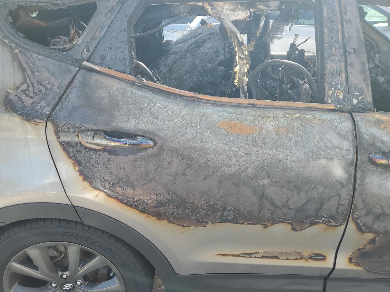 2017 Hyundai Santa Fe - Image 11