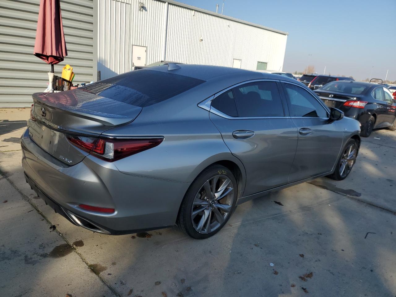 2019 Lexus ES - Image 3