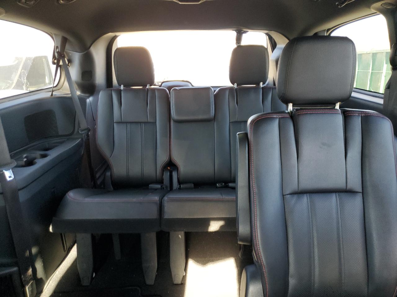 2019 Dodge Caravan - Image 10