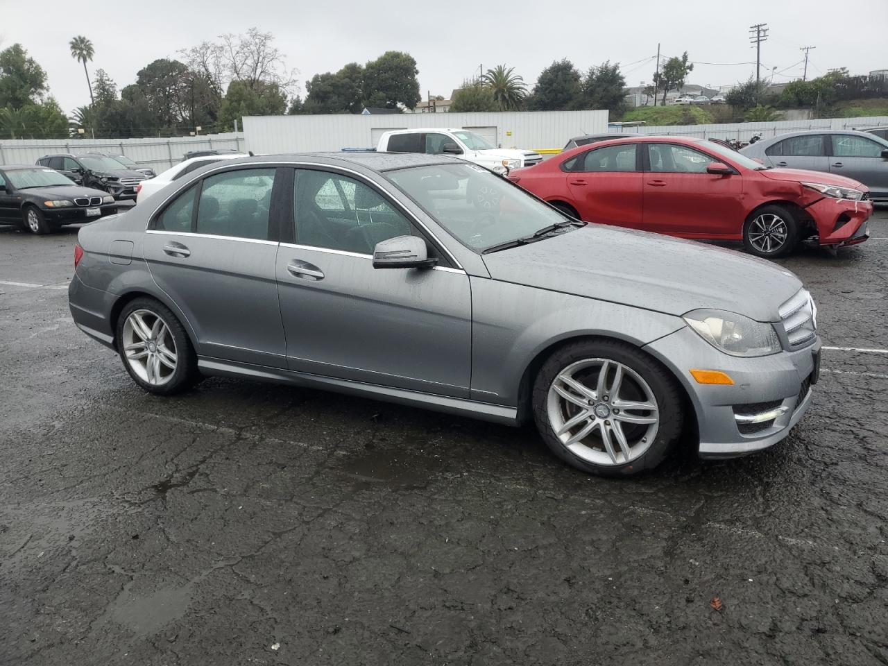 VIN WDDGF4HB8DA763819 2013 MERCEDES-BENZ C-CLASS no.4