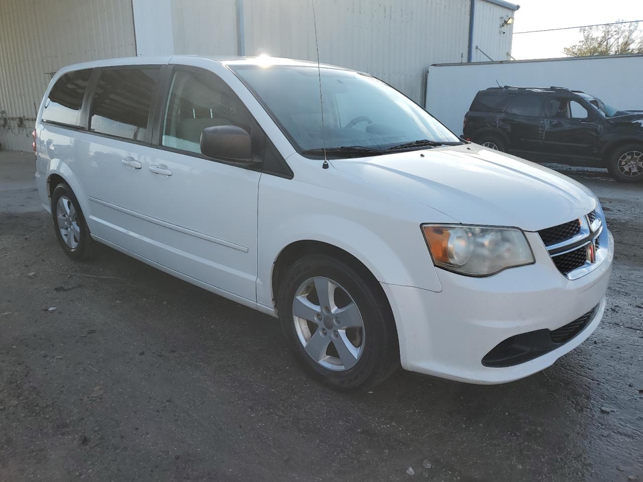 2013 Dodge Caravan - Image 4