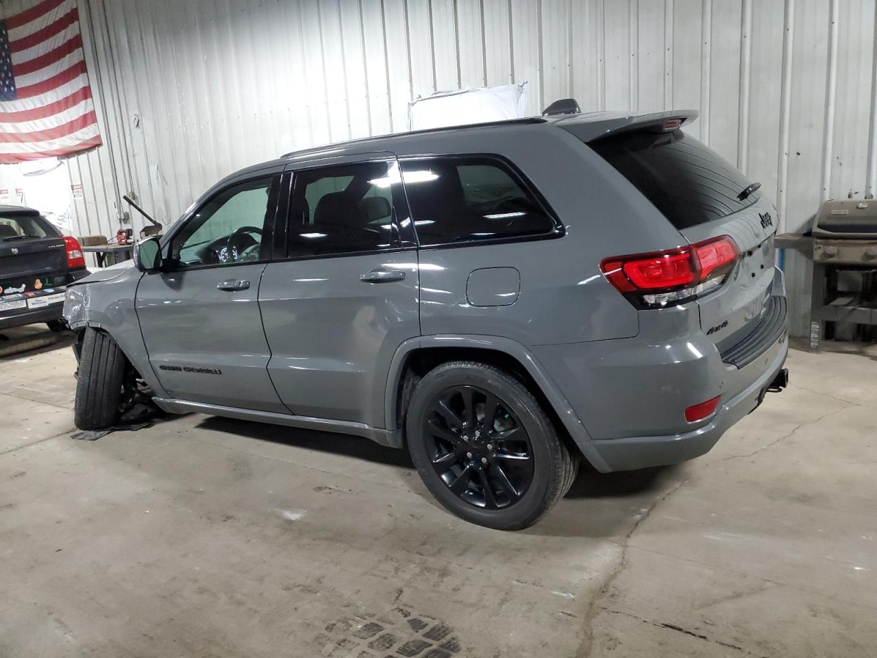 2020 Jeep Grand Cherokee - Image 2