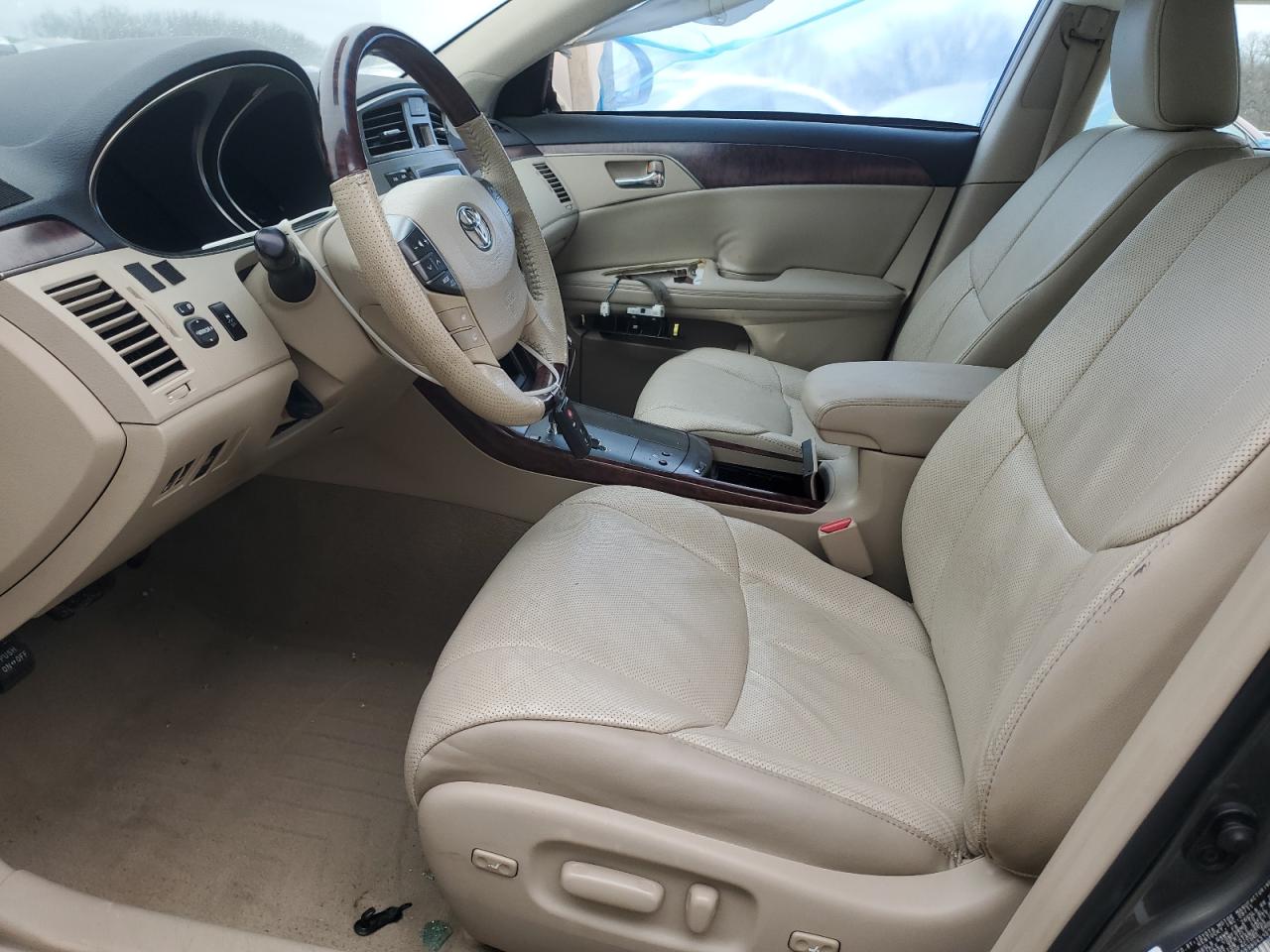 2011 Toyota Avalon - Image 13