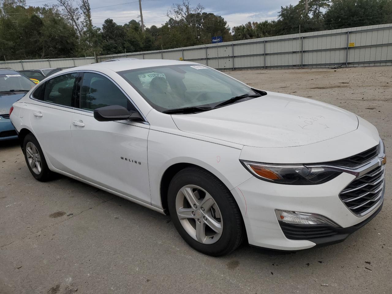 VIN 1G1ZB5STXKF222415 2019 CHEVROLET MALIBU no.4