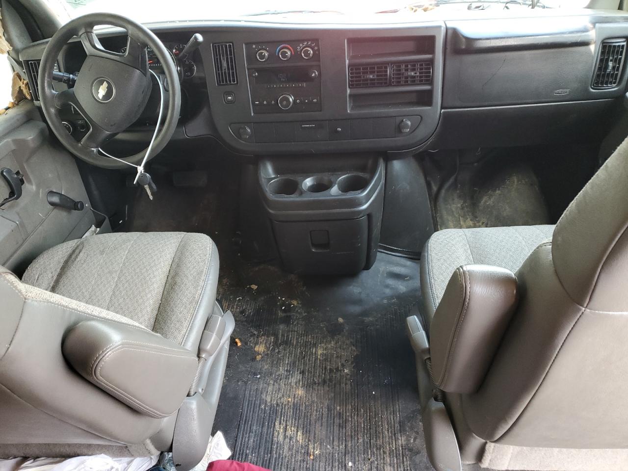 2008 Chevrolet Express - Image 8
