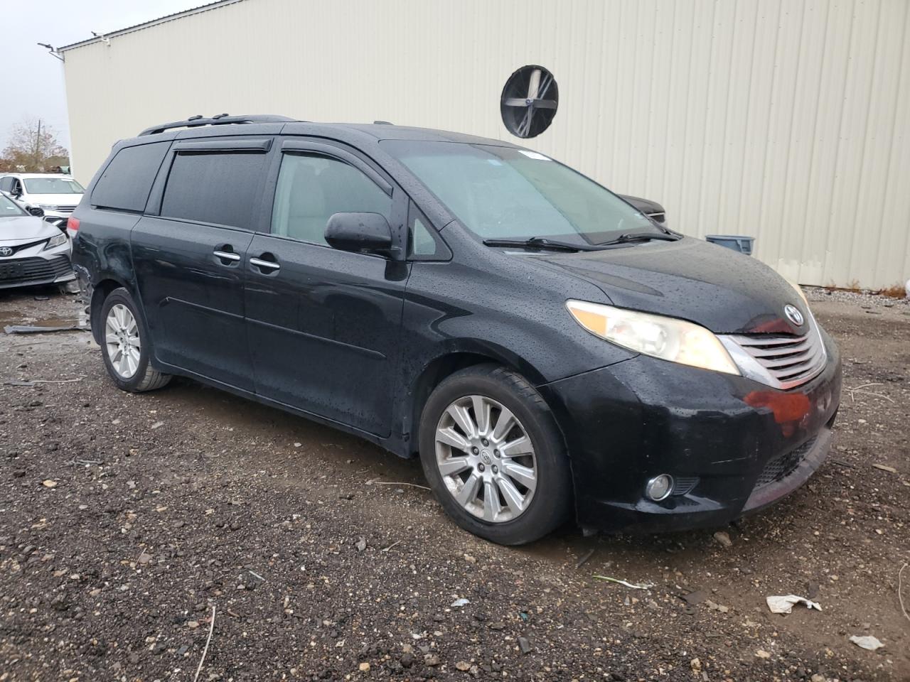2011 Toyota Sienna - Image 4