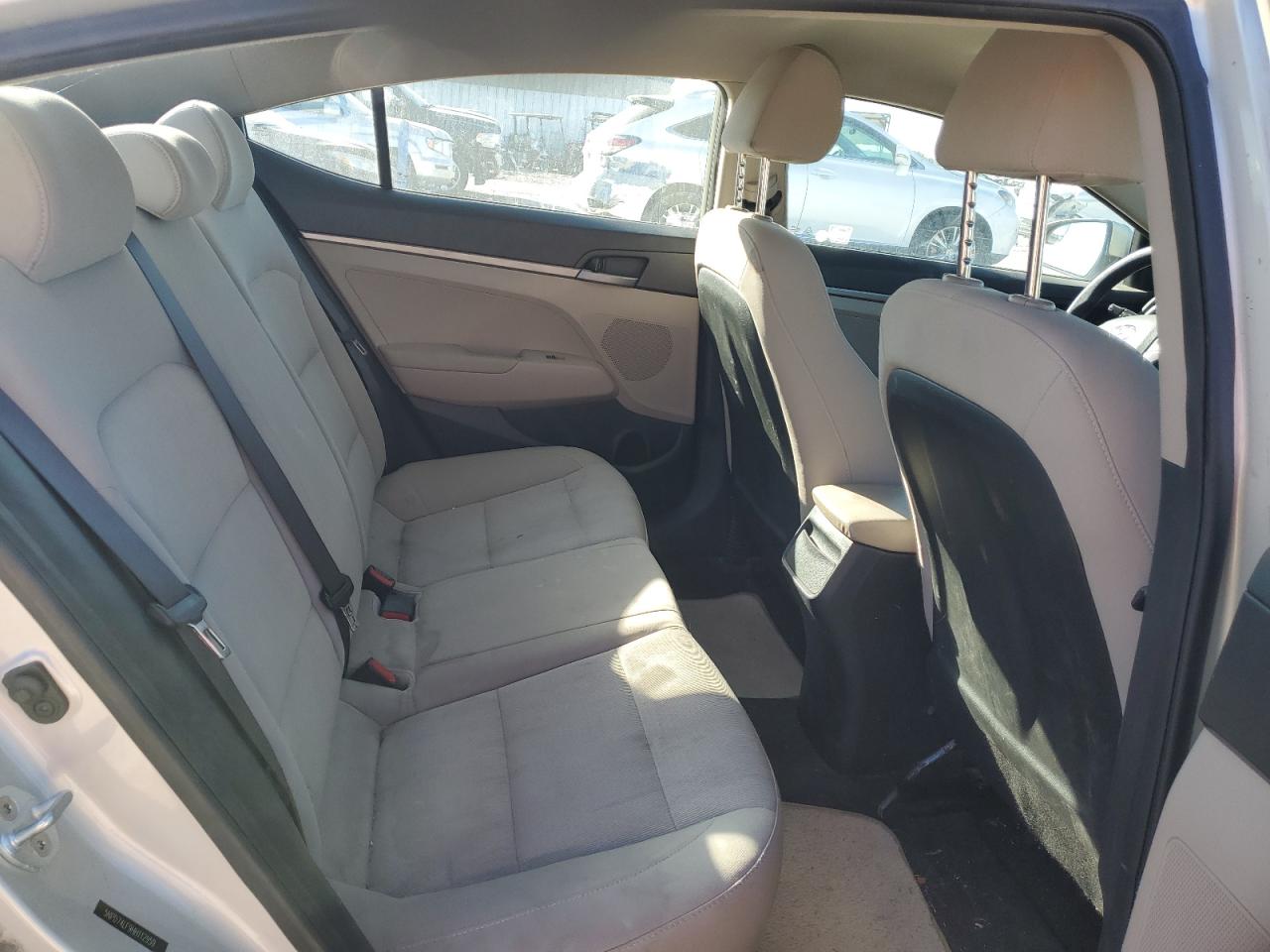 2017 Hyundai Elantra - Image 10