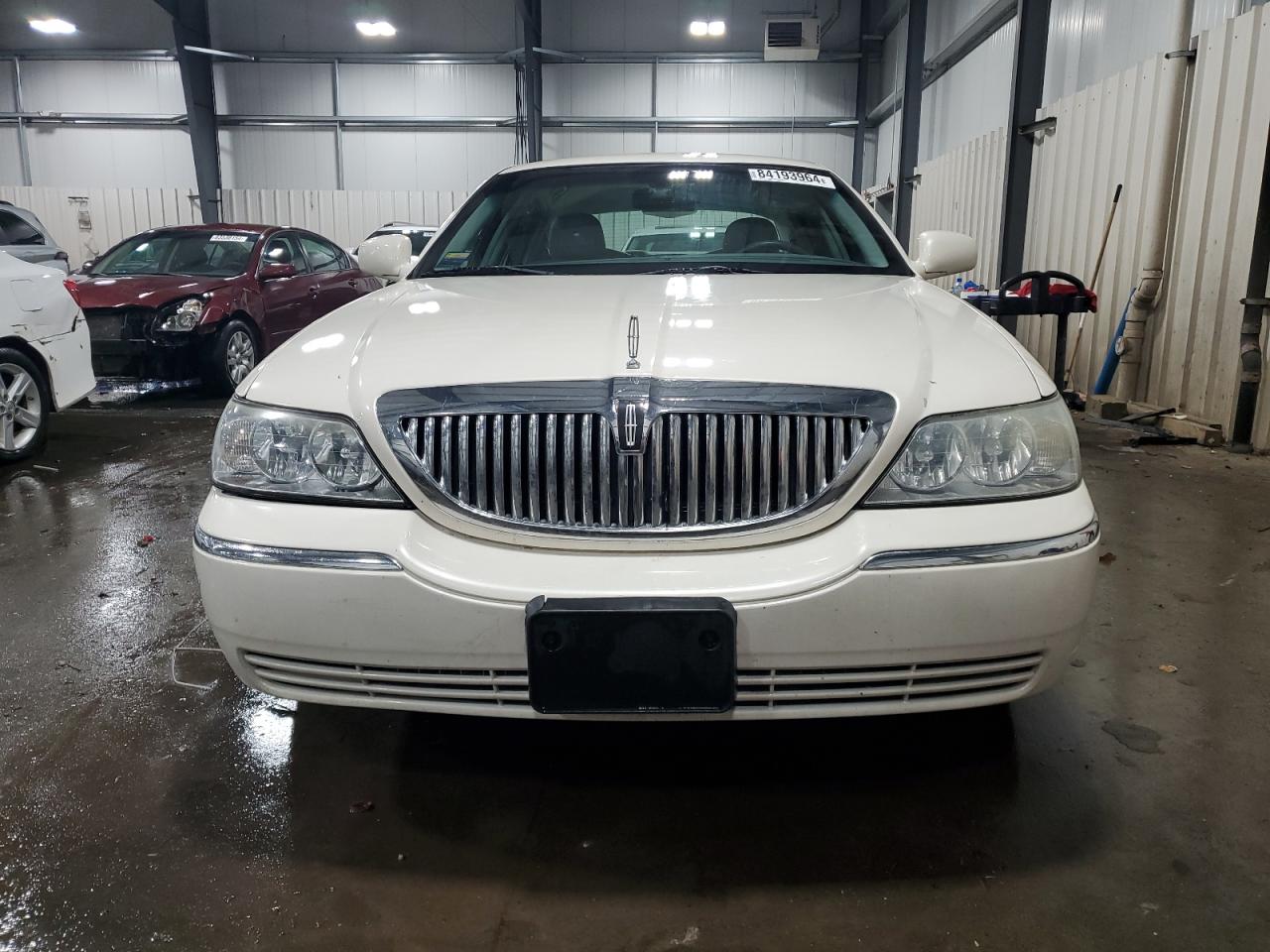 2007 Lincoln Town Car - Image 5
