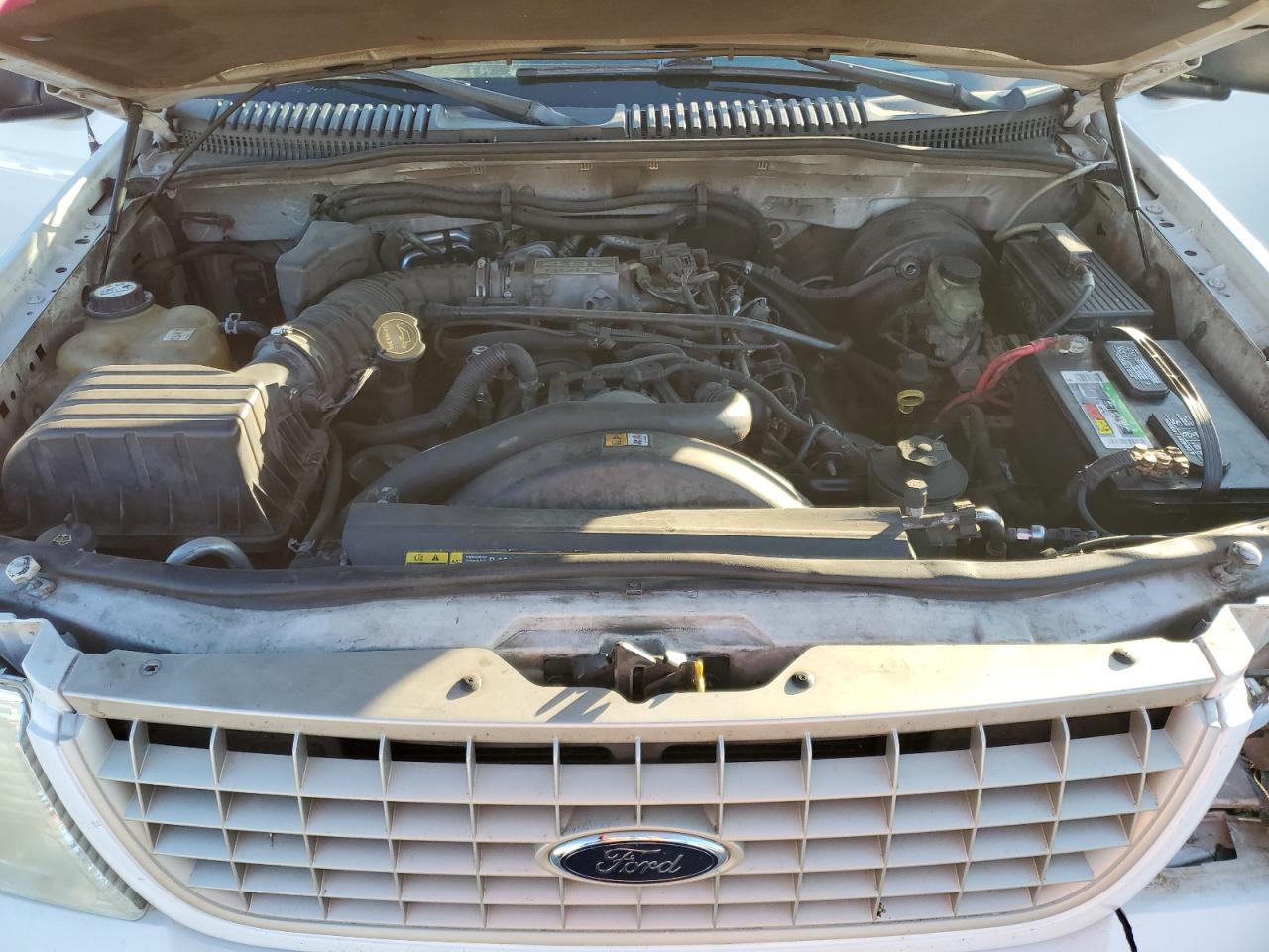 2004 Ford Explorer - Image 12