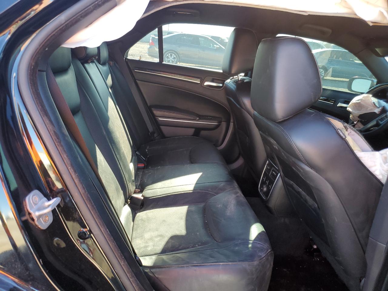2013 Chrysler 300 - Image 11