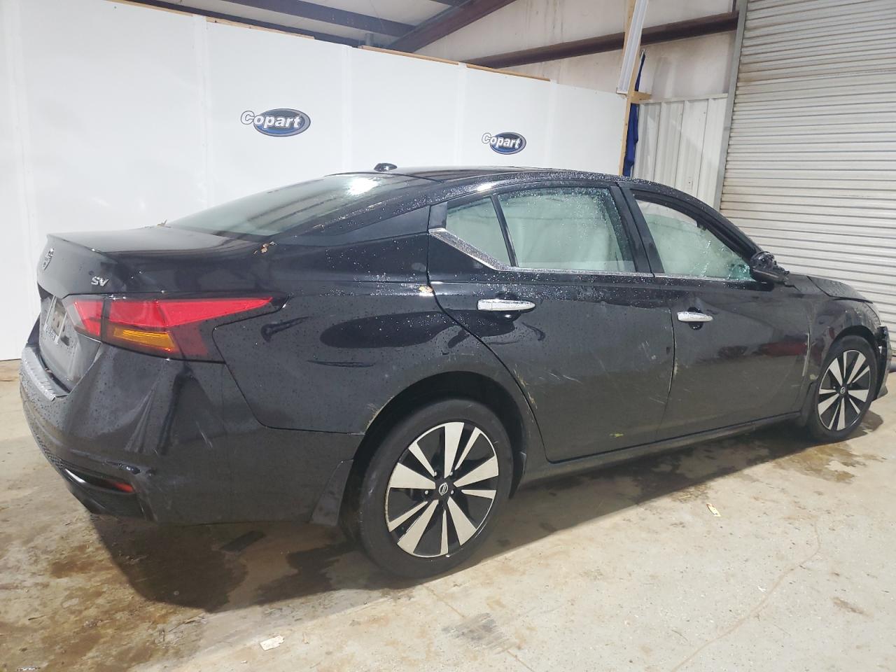 2021 Nissan Altima - Image 3