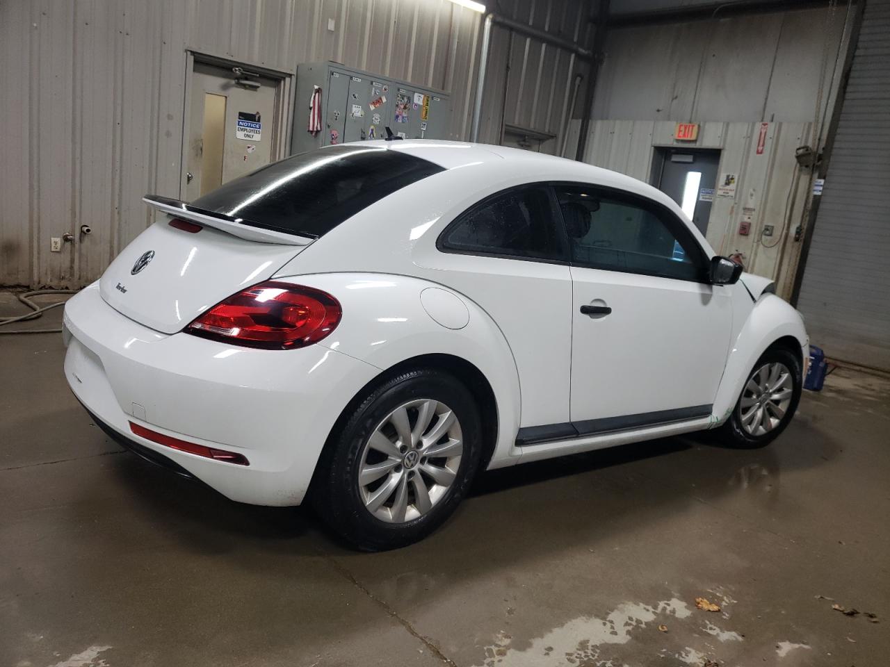 2018 Volkswagen Beetle - Image 3