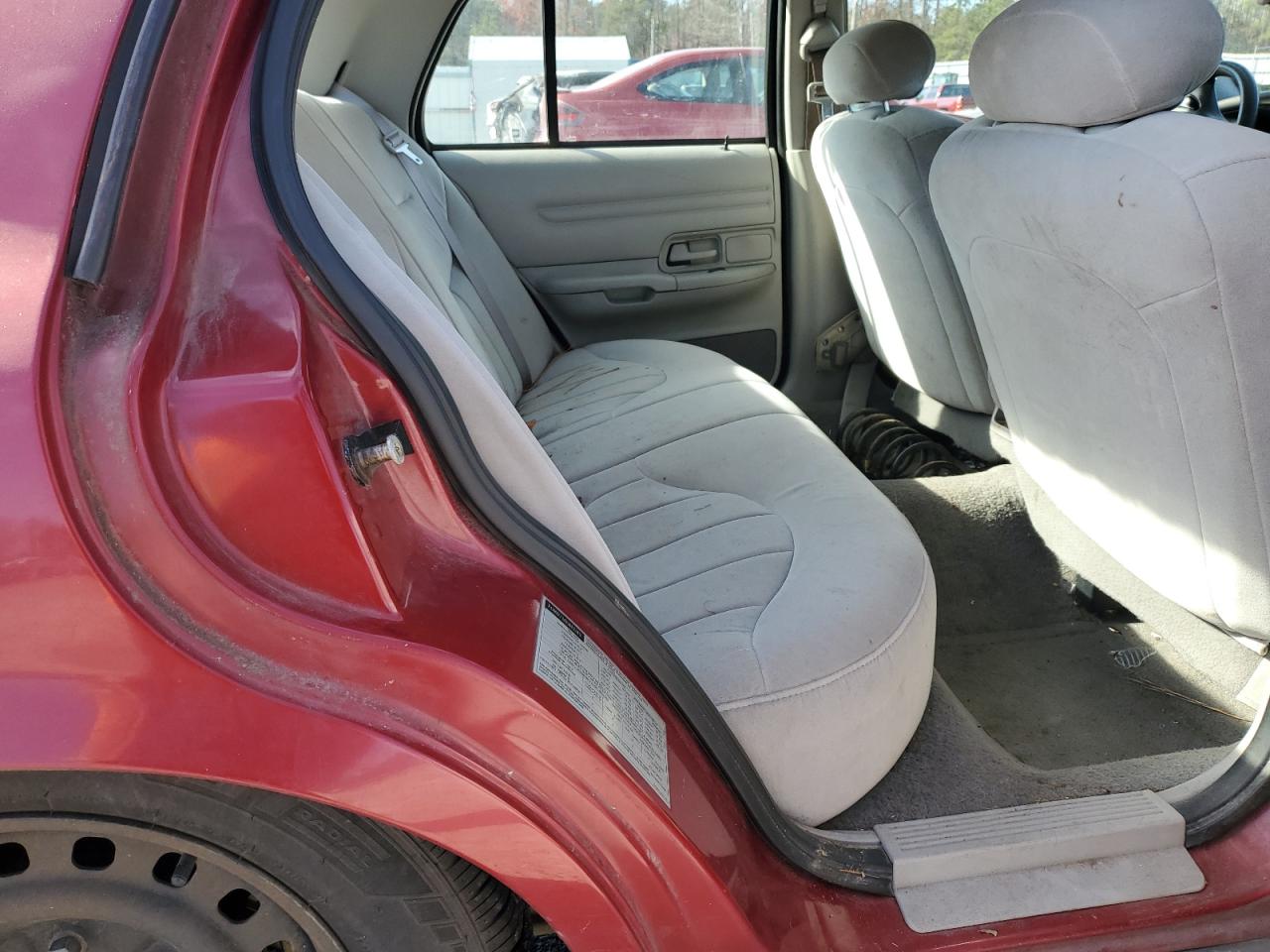 2001 Ford Crown Victoria - Image 10