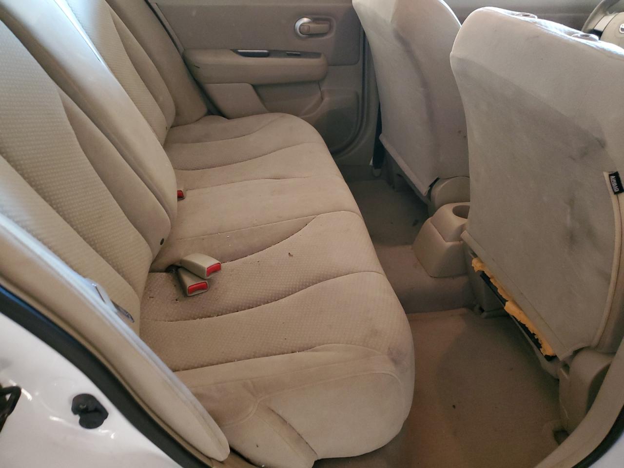 2011 Nissan Versa - Image 10
