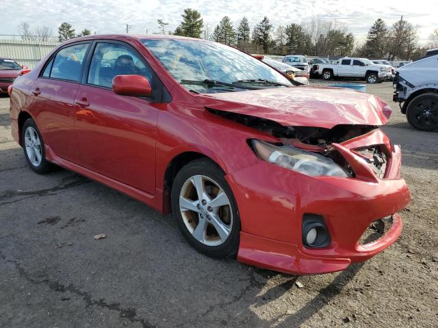  TOYOTA COROLLA 2013 Czerwony