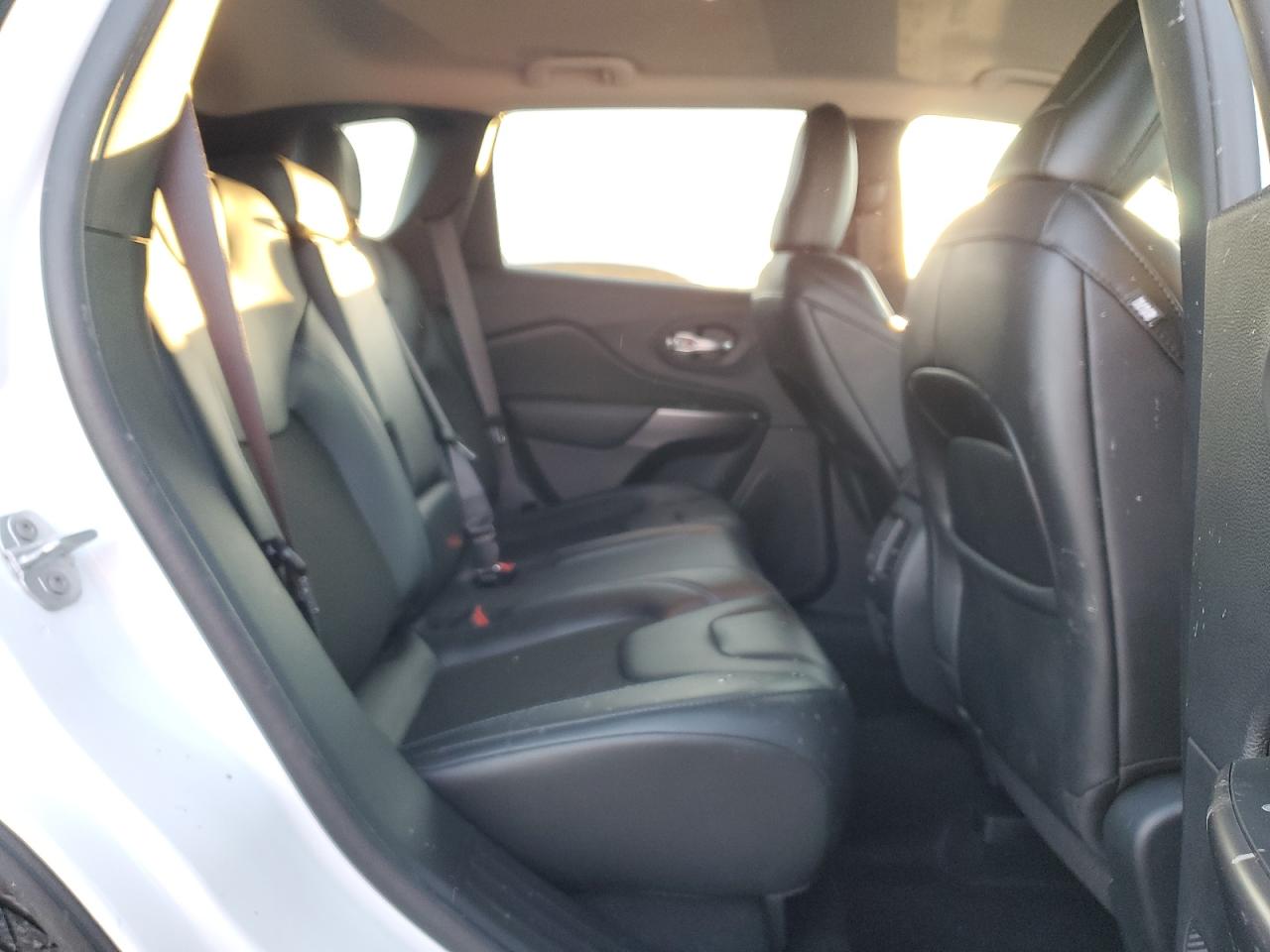 2020 Jeep Grand Cherokee - Image 11
