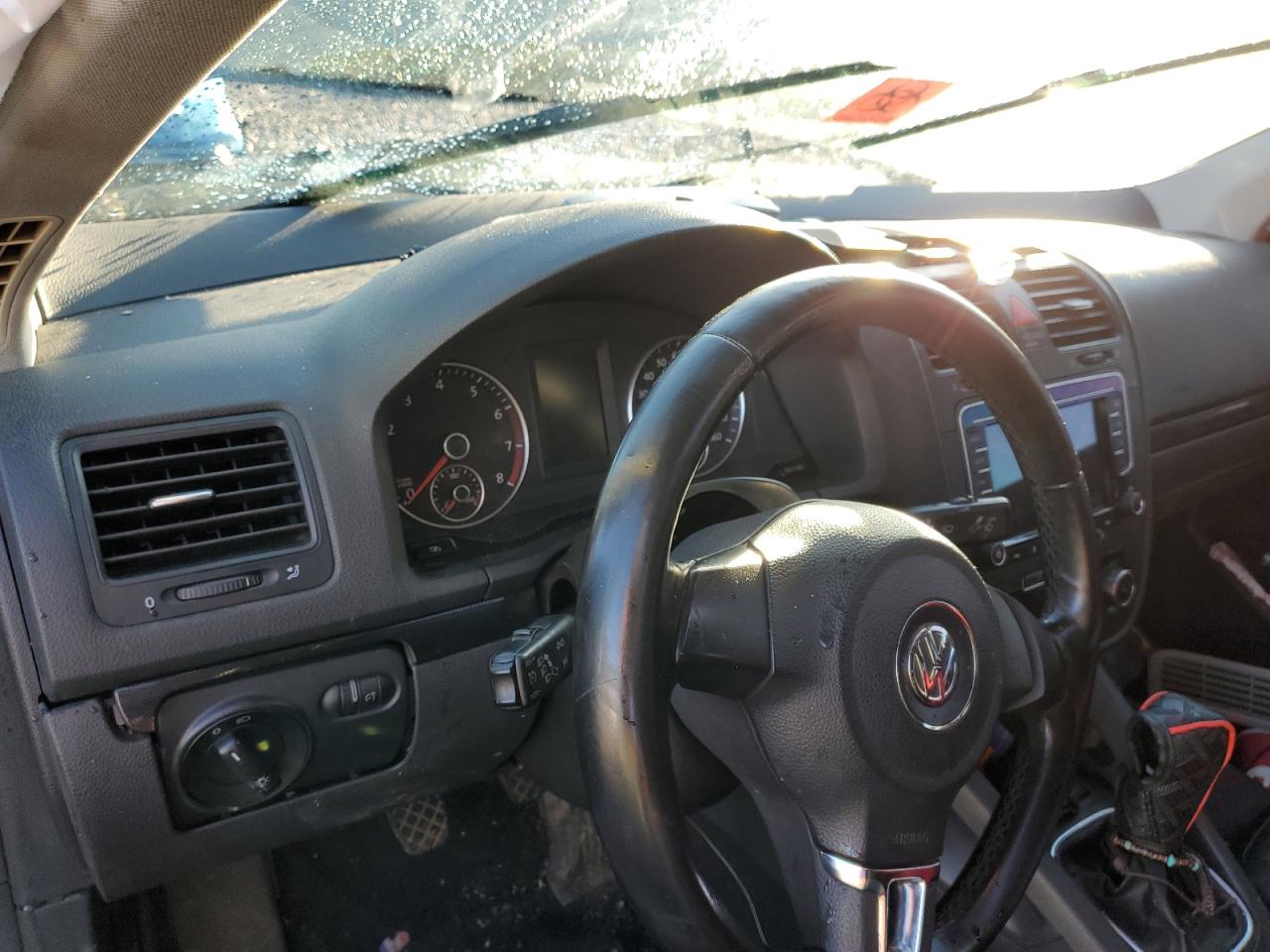2010 Volkswagen Jetta - Image 9