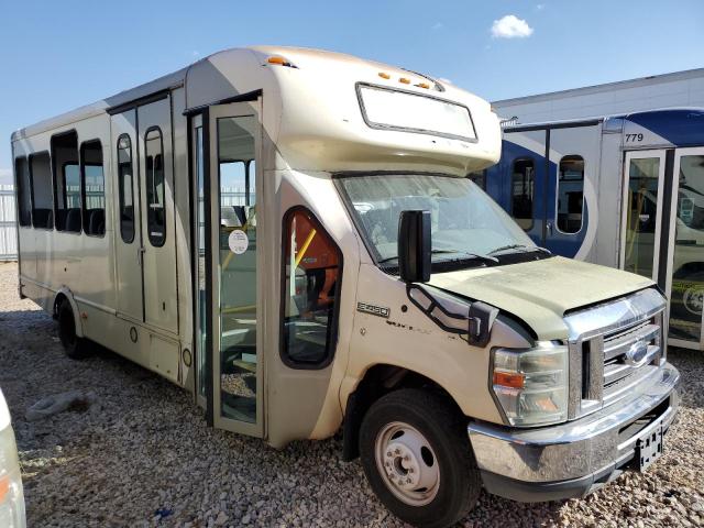 2013 Ford Econoline E450 Super Duty Cutaway Van