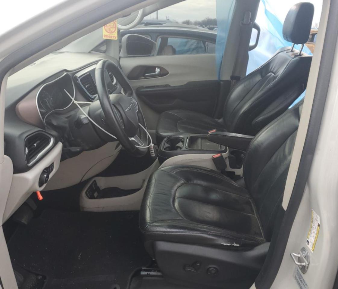 2017 Chrysler Pacifica - Image 7