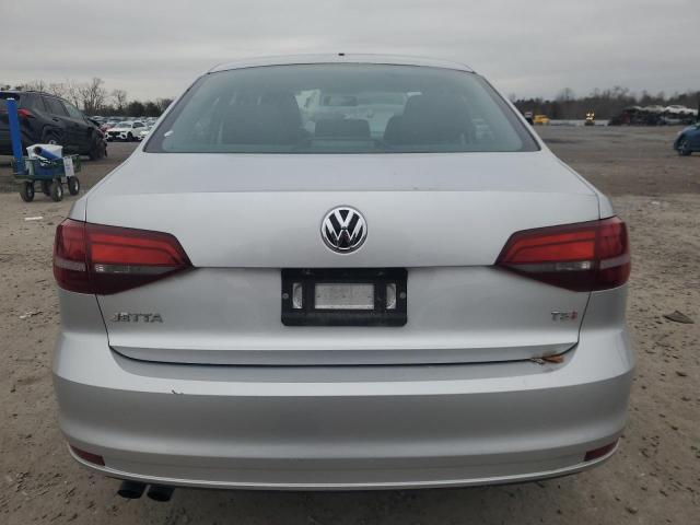 Sedans VOLKSWAGEN JETTA 2016 Srebrny