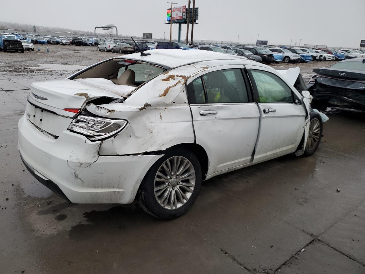 2013 Chrysler 200 - Image 3