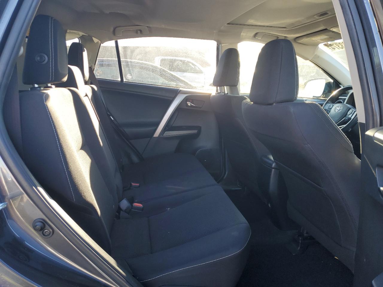 2017 Toyota RAV 4 - Image 11