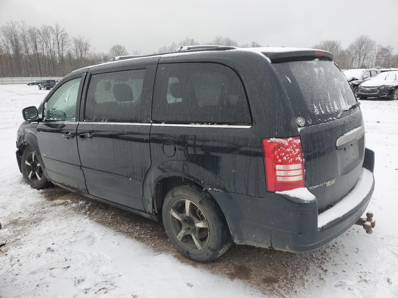 2008 Chrysler Town & Country - Image 2