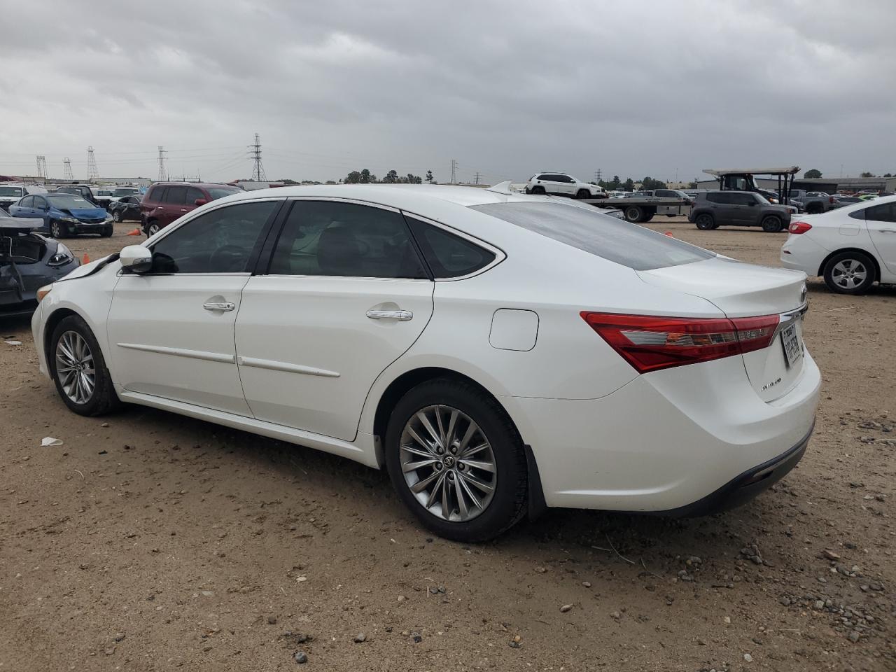 2018 Toyota Avalon - Image 2