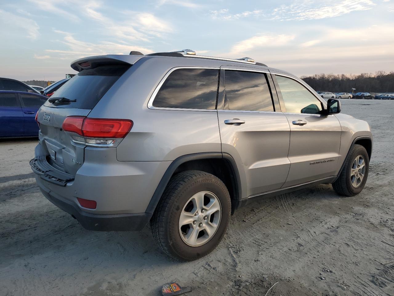 2017 Jeep Grand Cherokee - Image 3