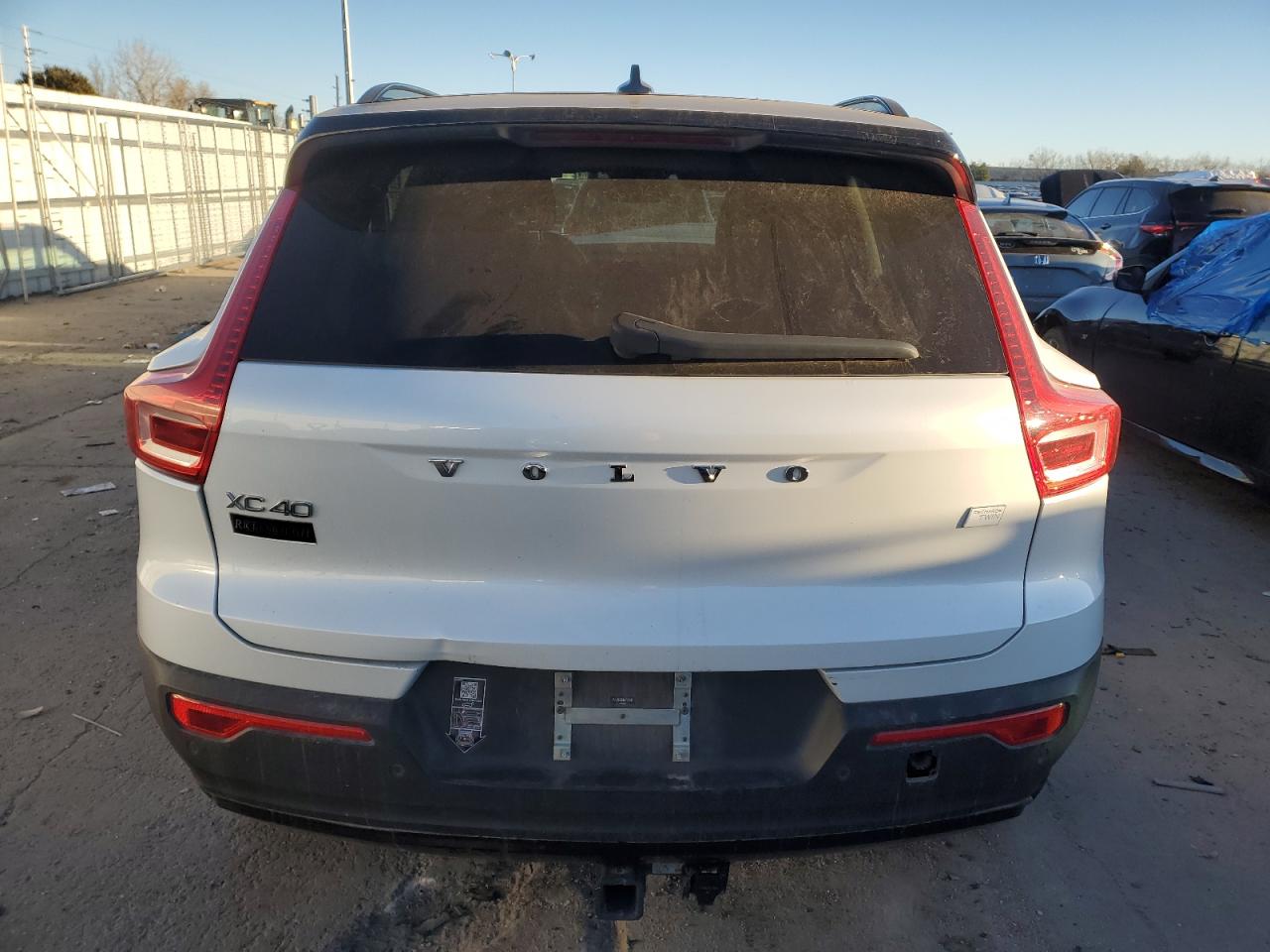 2022 Volvo XC40 - Image 6