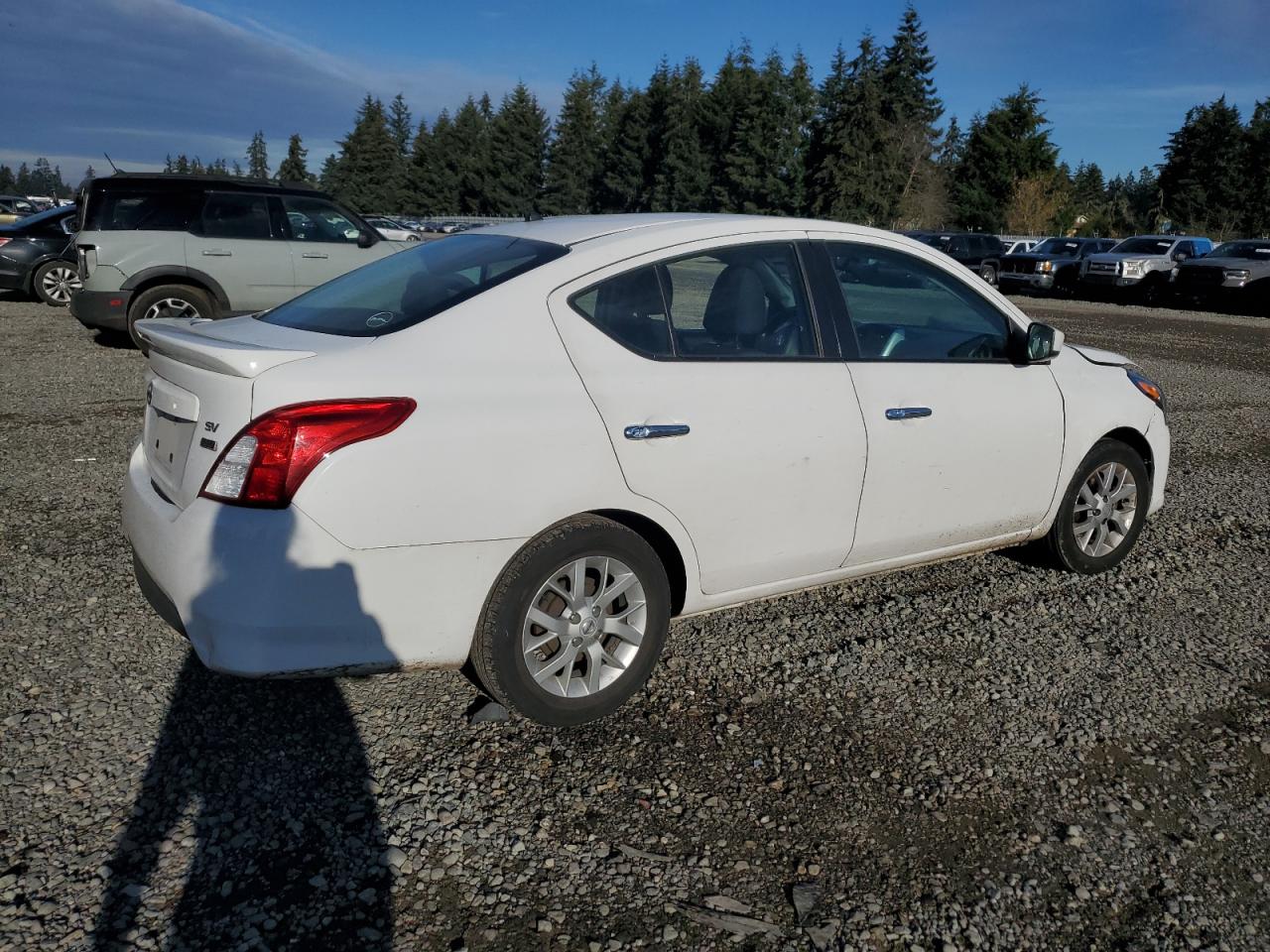 VIN 3N1CN7APXJL882241 2018 NISSAN VERSA no.3