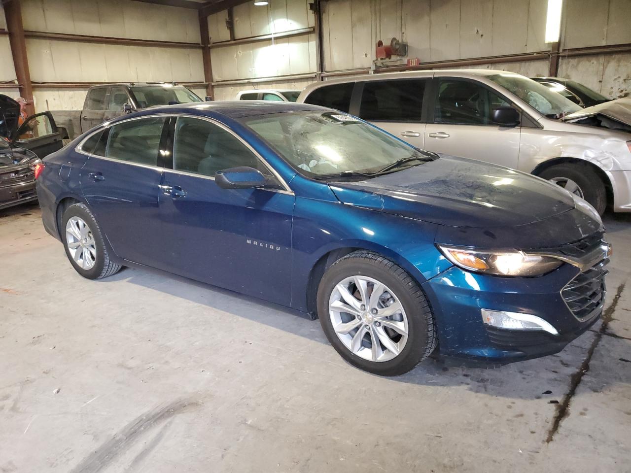 VIN 1G1ZD5ST5KF156883 2019 CHEVROLET MALIBU no.4