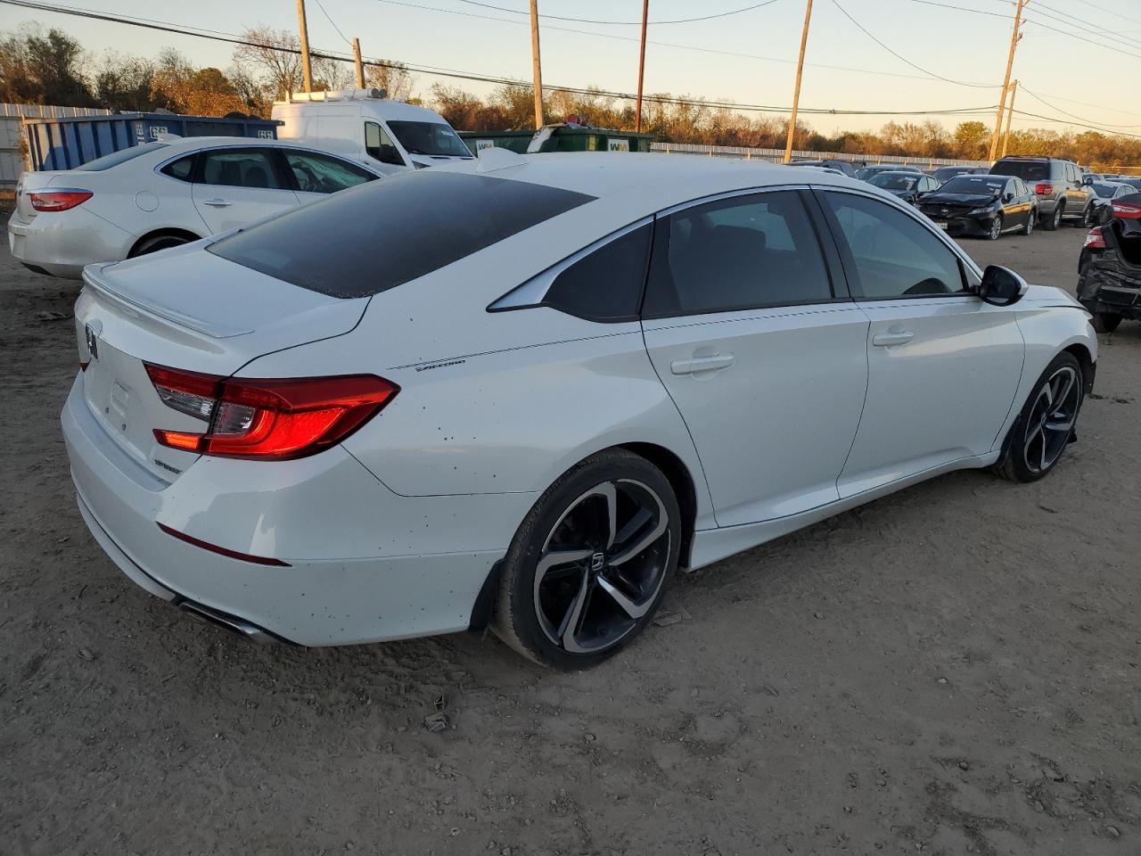 VIN 1HGCV1F34JA179307 2018 HONDA ACCORD no.3