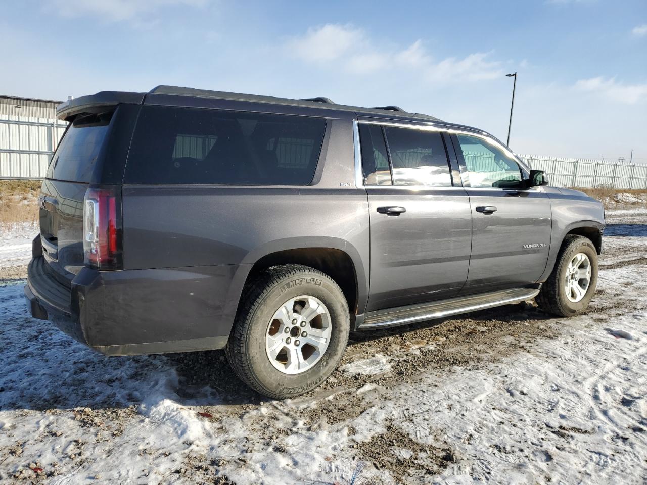 VIN 1GKS2GKC5HR270761 2017 GMC YUKON no.3