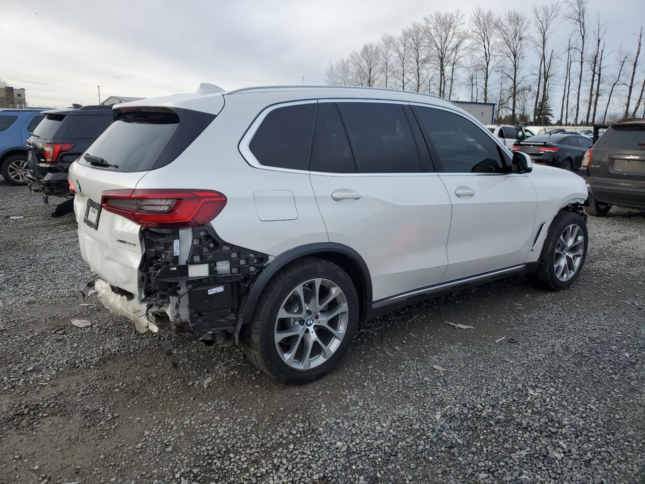 VIN 5UXCR6C54KLL02551 2019 BMW X5 no.3