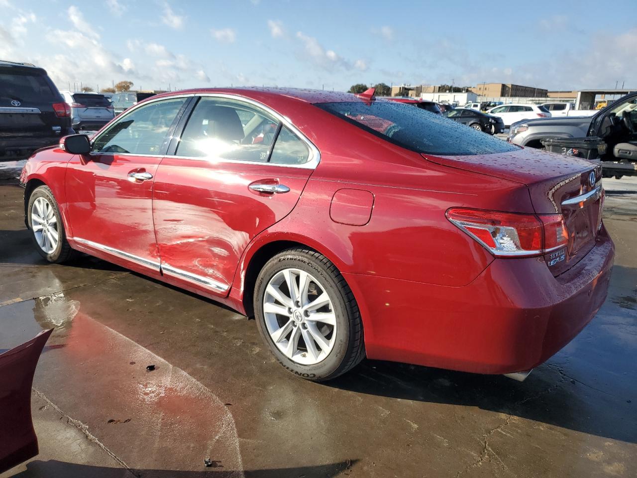 2010 Lexus ES - Image 2