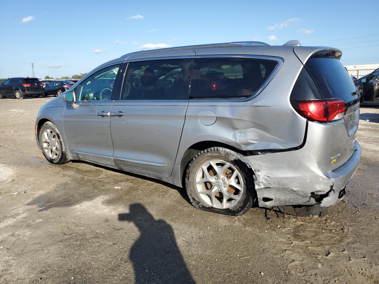 2019 Chrysler Pacifica - Image 2