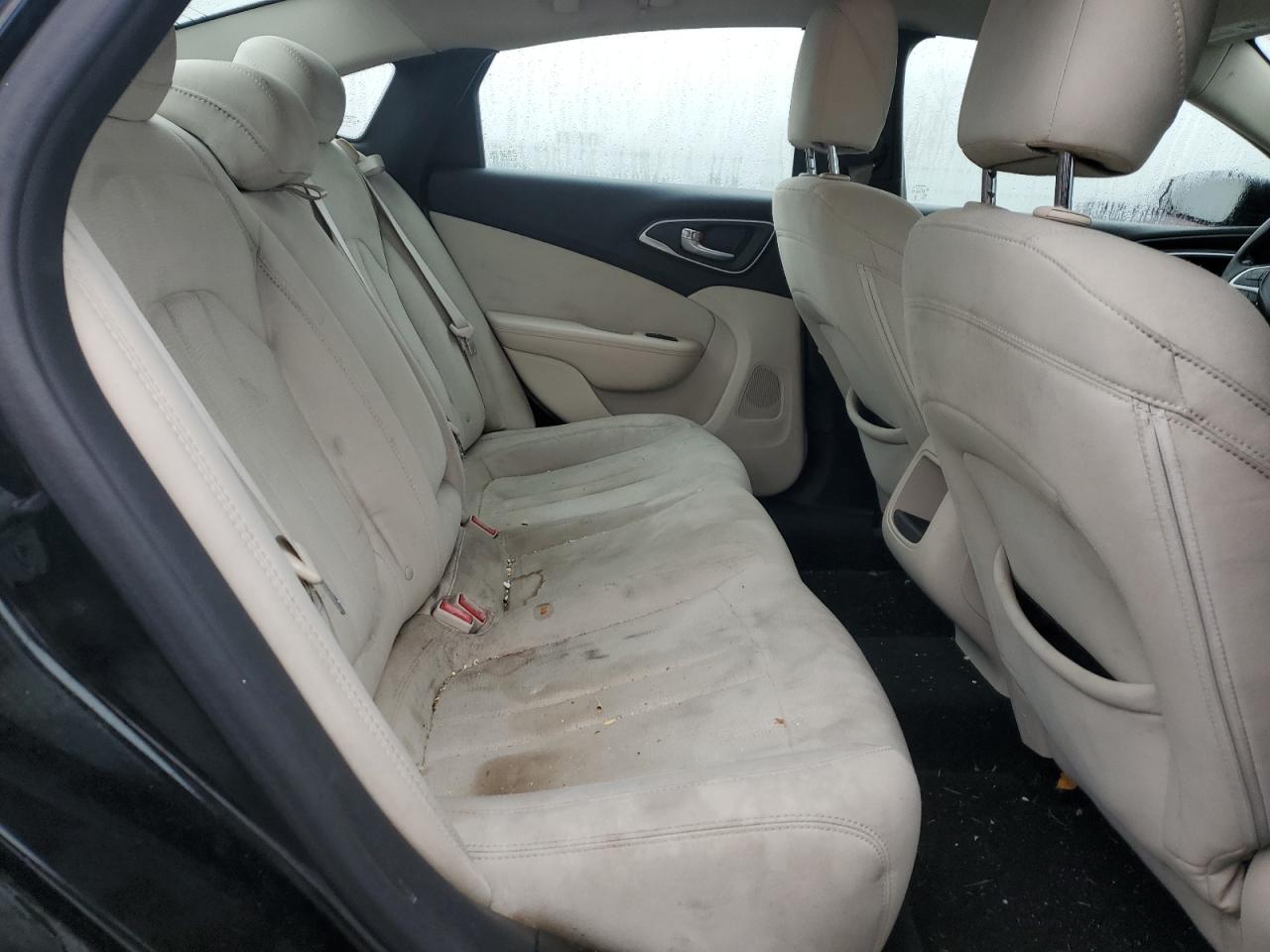 2015 Chrysler 200 - Image 10