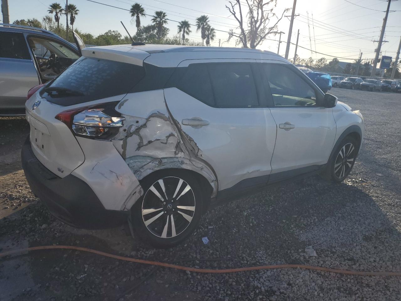 VIN 3N1CP5CU1JL507548 2018 NISSAN KICKS no.3