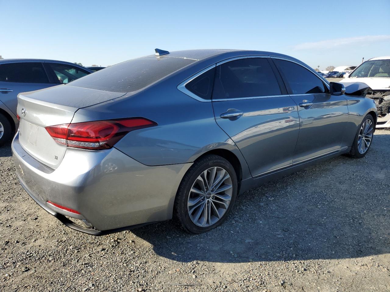 2015 Hyundai Genesis - Image 3