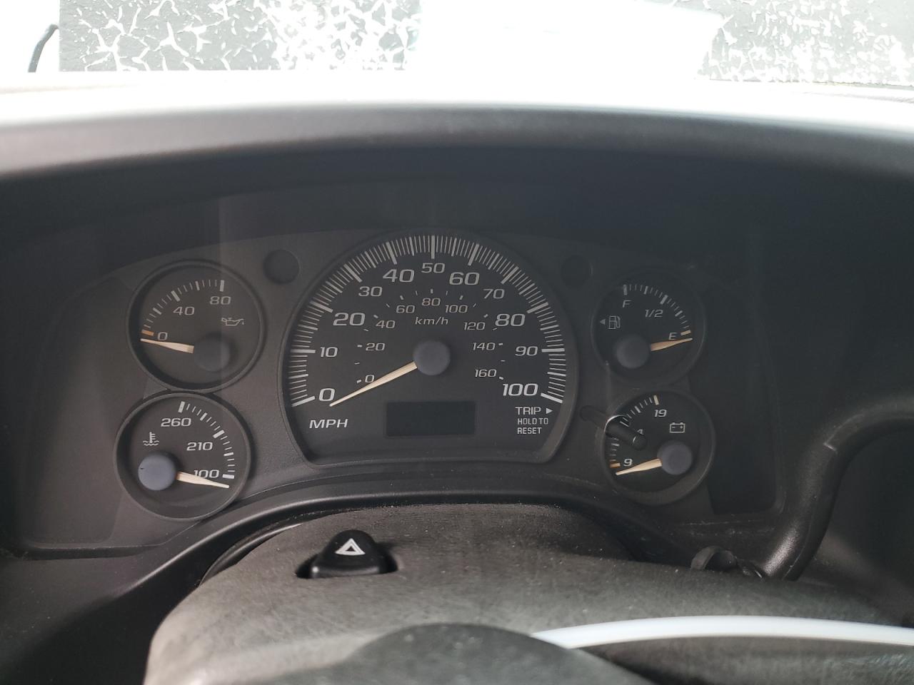 2003 Chevrolet Express - Image 9