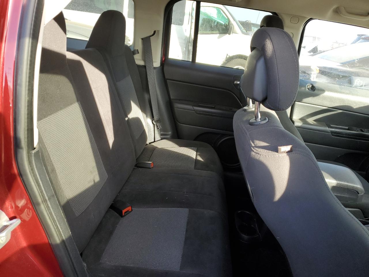 2015 Jeep Liberty (Patriot) - Image 10