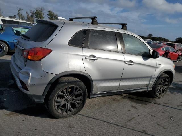  MITSUBISHI OUTLANDER 2018 Srebrny