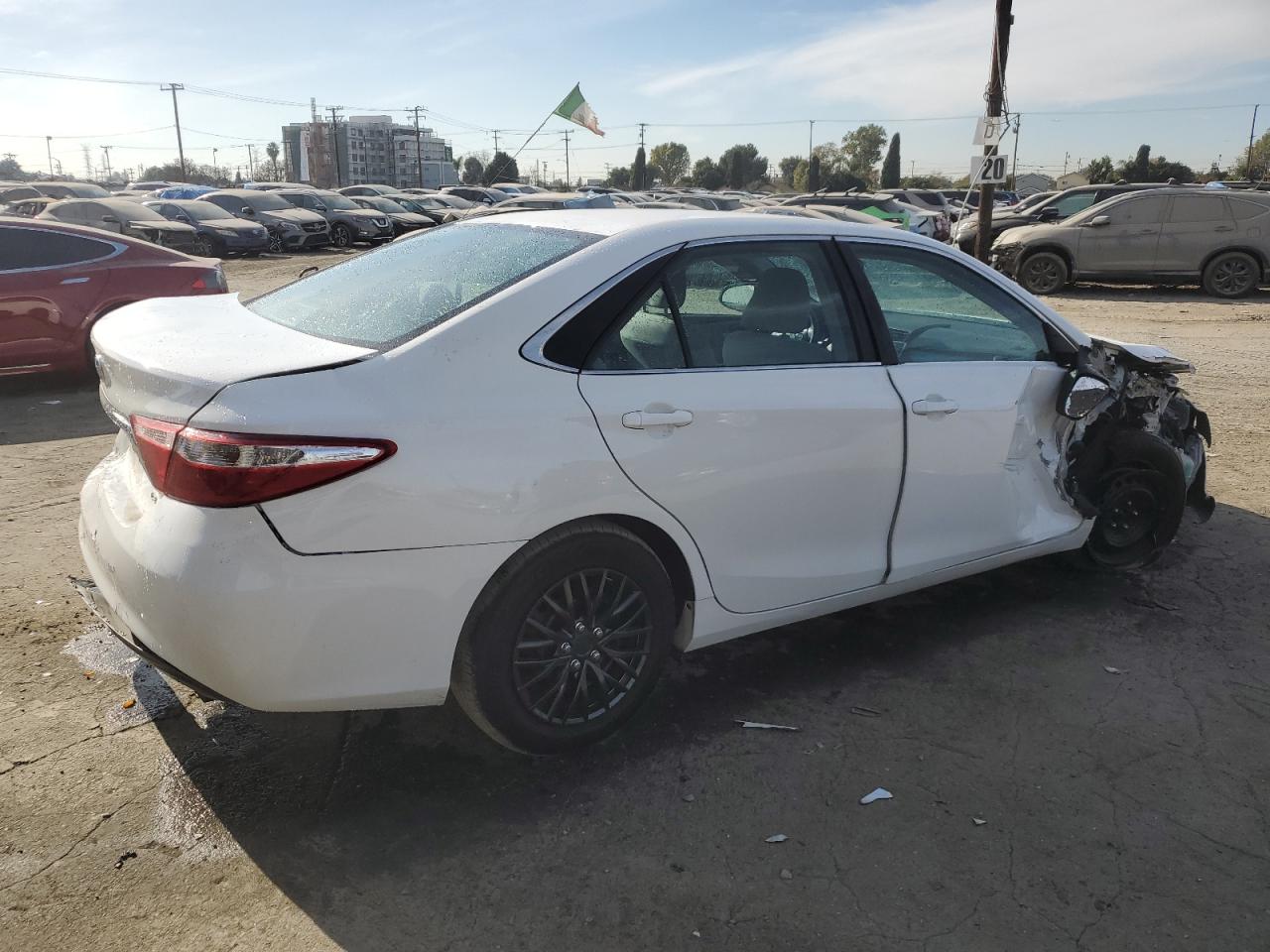 VIN 4T1BF1FK7GU588368 2016 TOYOTA CAMRY no.3