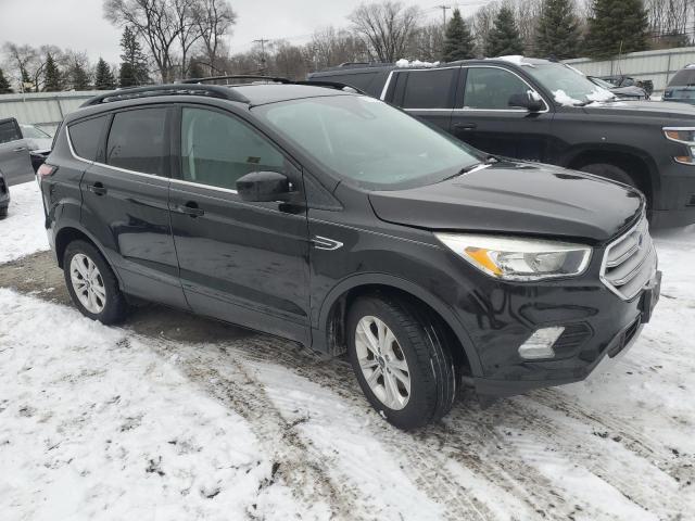  FORD ESCAPE 2018 Czarny