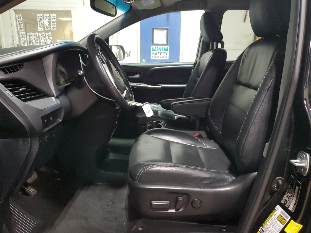 2017 Toyota Sienna - Image 7
