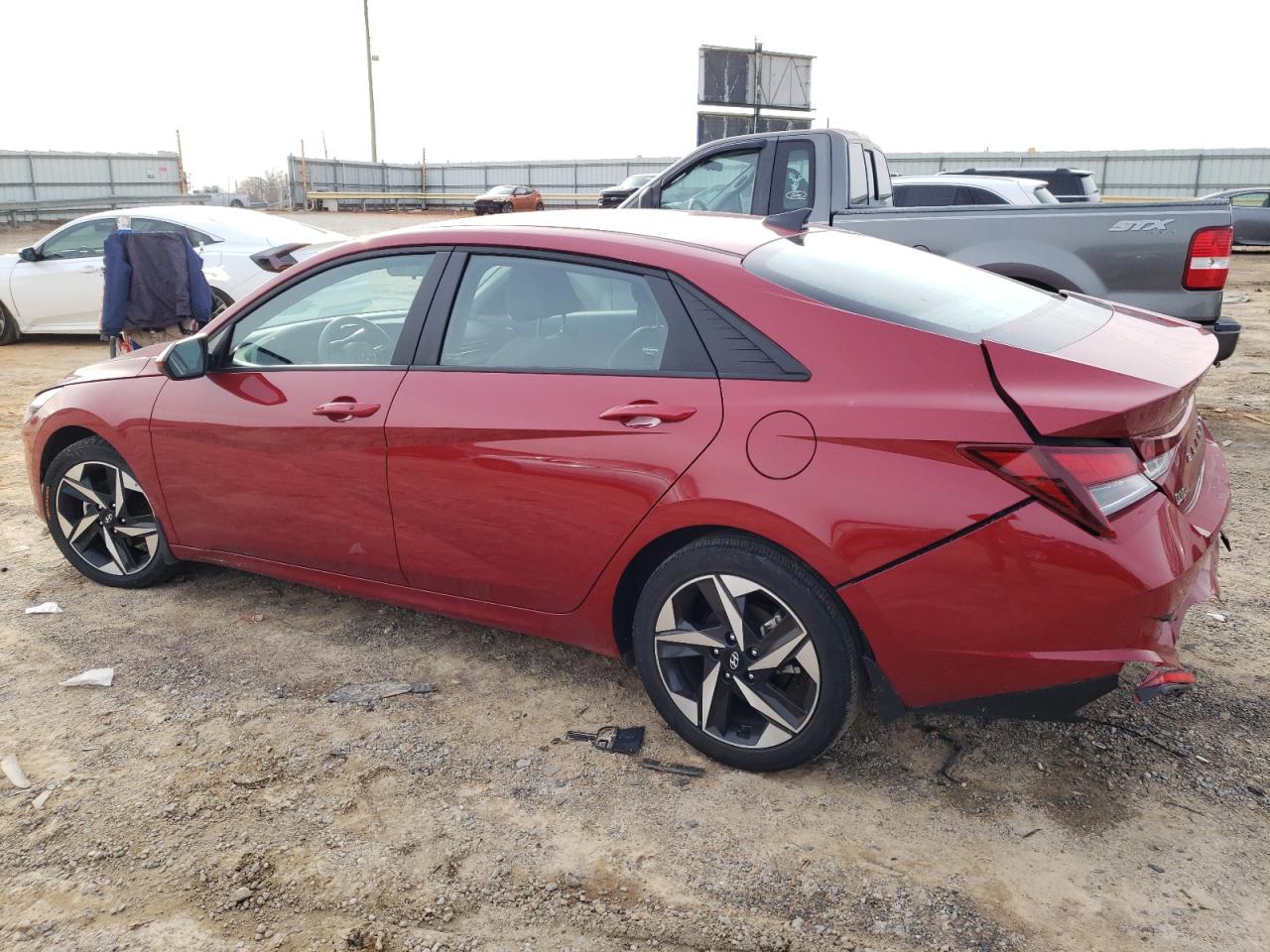 2023 Hyundai Elantra - Image 2