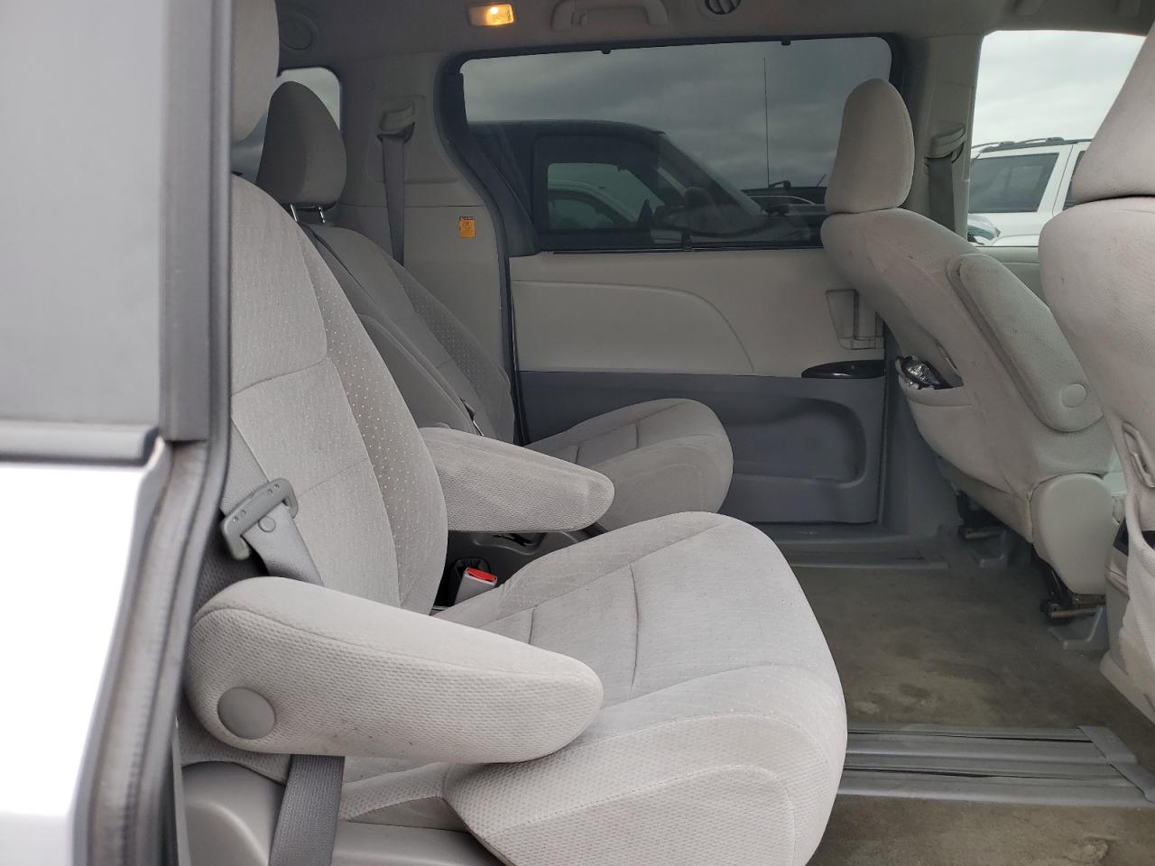 2011 Toyota Sienna Le VIN: 5TDKK3DC4BS172055 Lot: 69471705