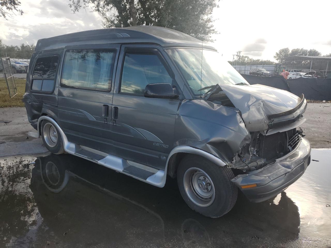 2000 Chevrolet Astro - Image 4